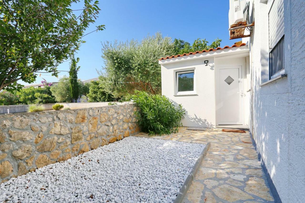 Villa Neyla วีร์ ภายนอก รูปภาพ