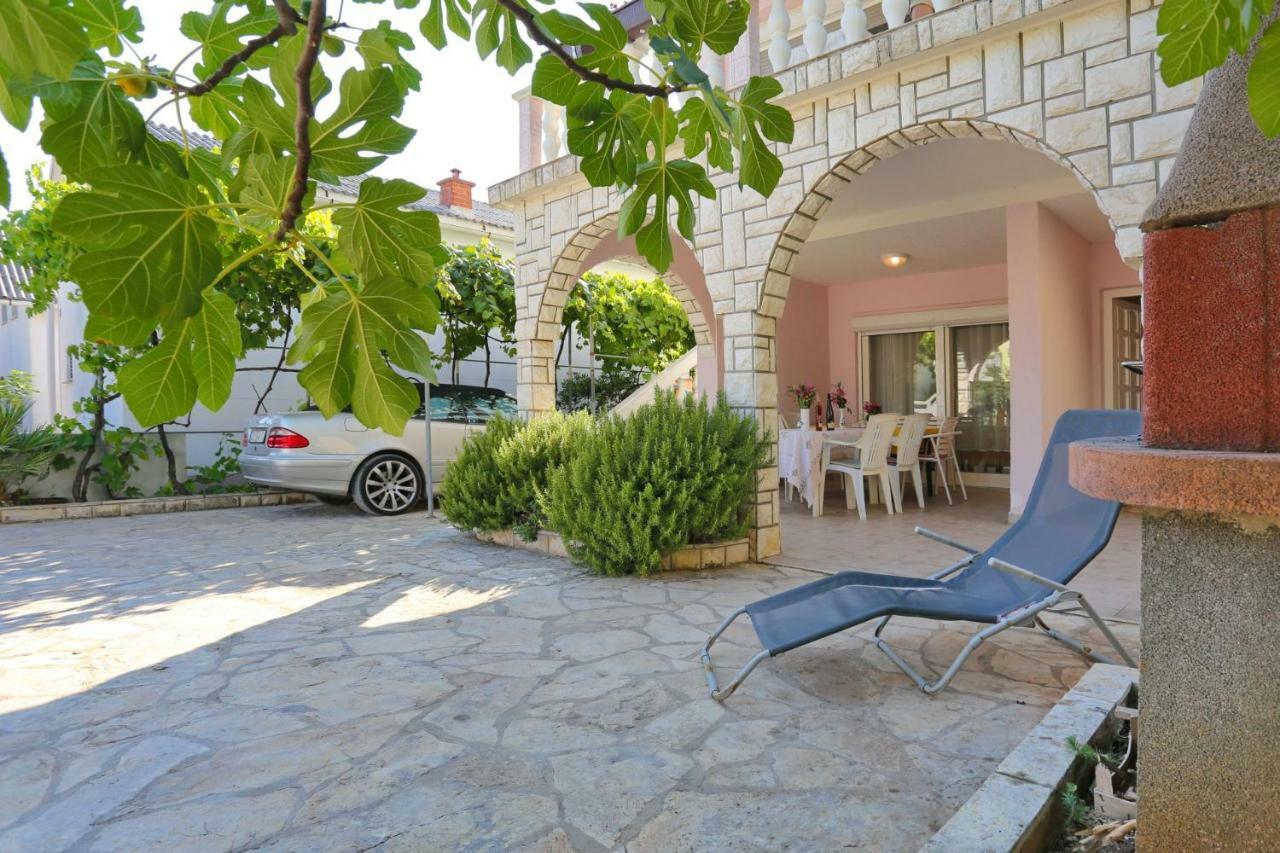 Villa Neyla วีร์ ภายนอก รูปภาพ